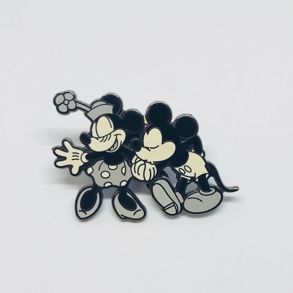 Mickey and Minnie Mouse Kissing